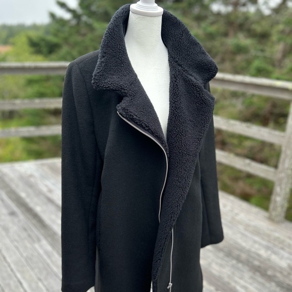 Barely worn, bought for a wedding 5 years ago but it is slightly too big. - Picture 3 of 5